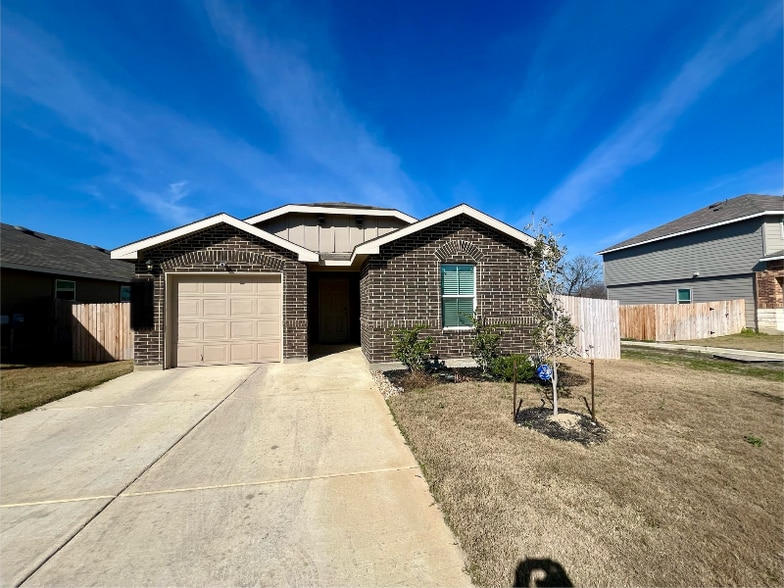 Primary Photo - 3103 Lindenwood Wy