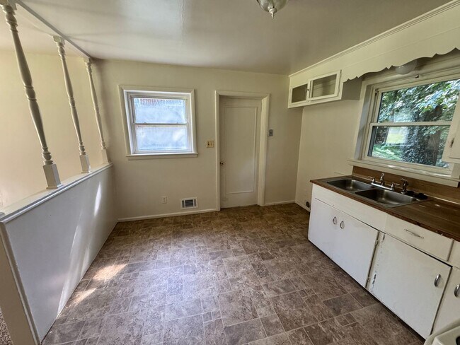 Building Photo - Close to uptown Shelby, NC (Still to compl...