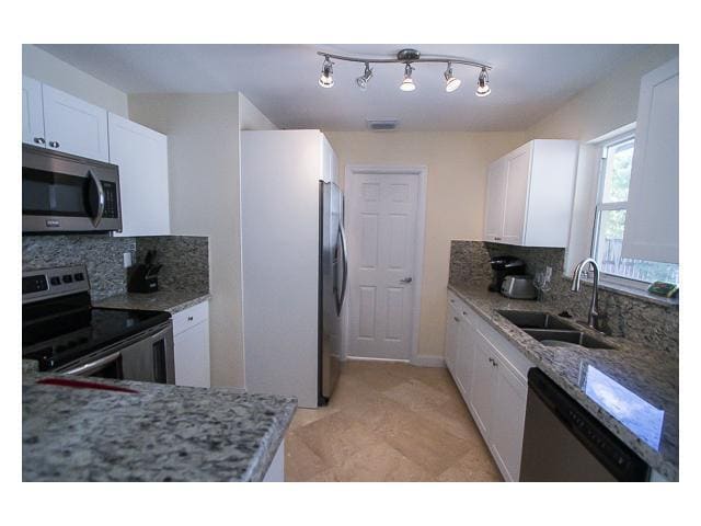 Building Photo - 927 W Royal Palm Rd