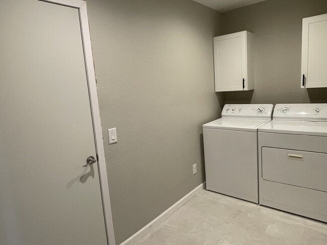 Laundry room - 5117 Matador Trl