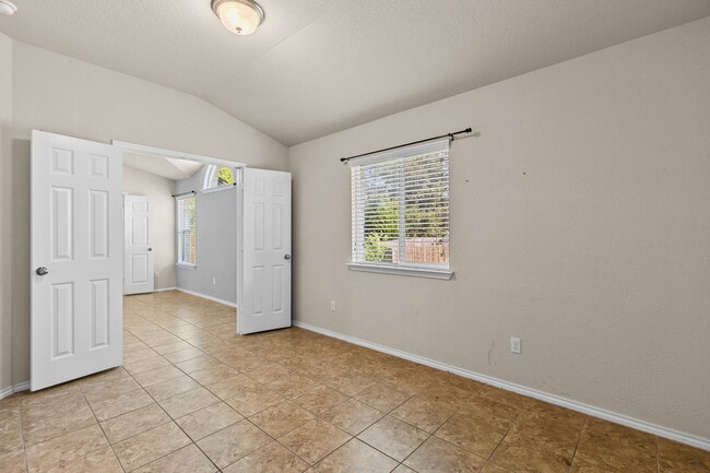 Building Photo - 6505 Vista View Dr