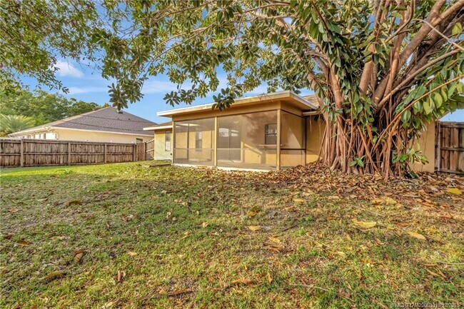 Building Photo - 252 NW Lincoln Ave