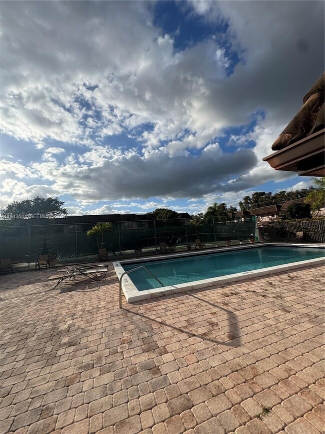 Building Photo - 940 NW 104th Ave