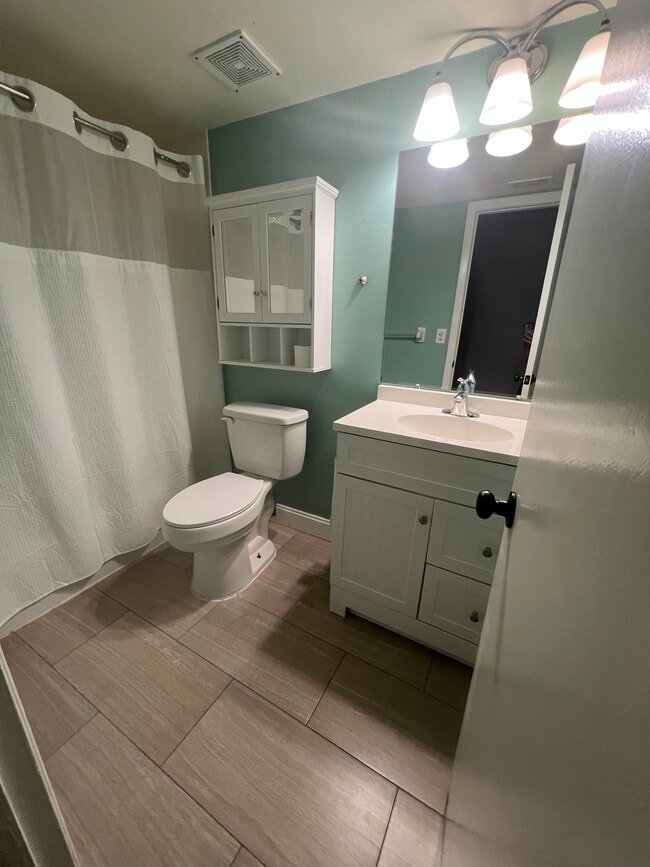 Building Photo - 6959 Aberfeldy Ave N