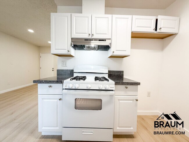 Building Photo - 6336 Tujunga Ave