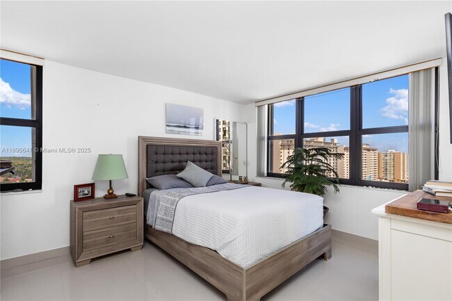 Building Photo - 2401 S Ocean Dr