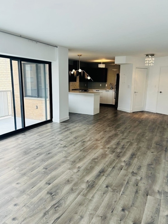 Building Photo - 300 Lynn Shore Dr