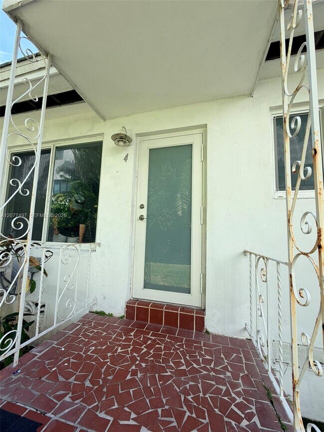 Building Photo - 1140 98th St
