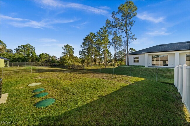 Building Photo - 915 Graystone Ave