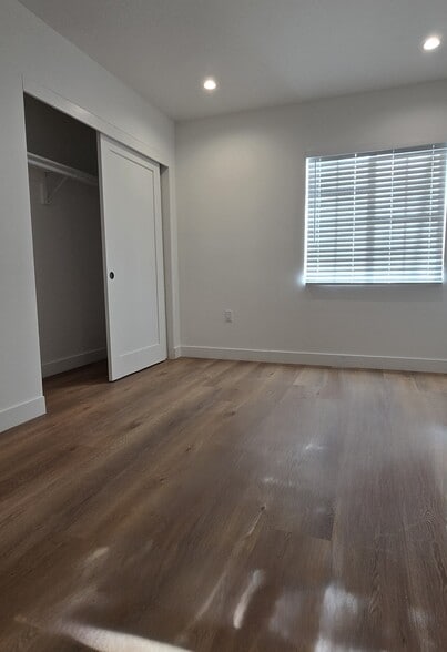 Building Photo - 10435 Ashton Ave