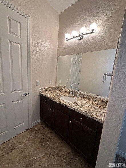 Building Photo - 8370 Simsbury Dr