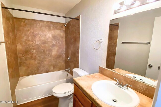 Building Photo - 208 S Doran