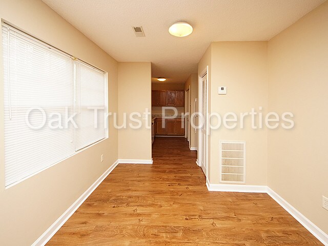 Building Photo - 733 Fort Johnson Rd