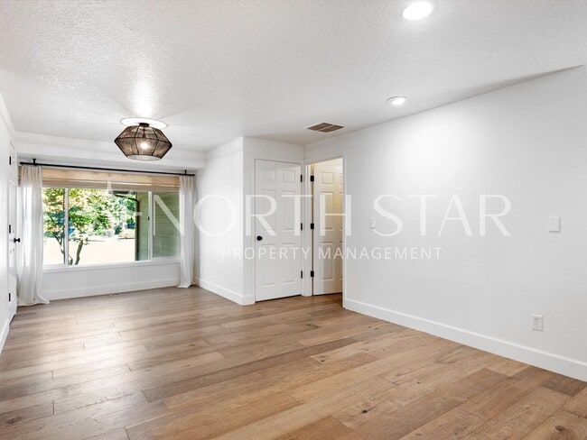 Building Photo - Stylishly Updated Ranch in Bryant Woods