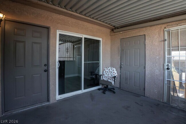Building Photo - 1501 Living Desert Dr