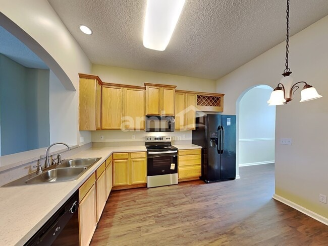 Building Photo - 2711 Salina Ct