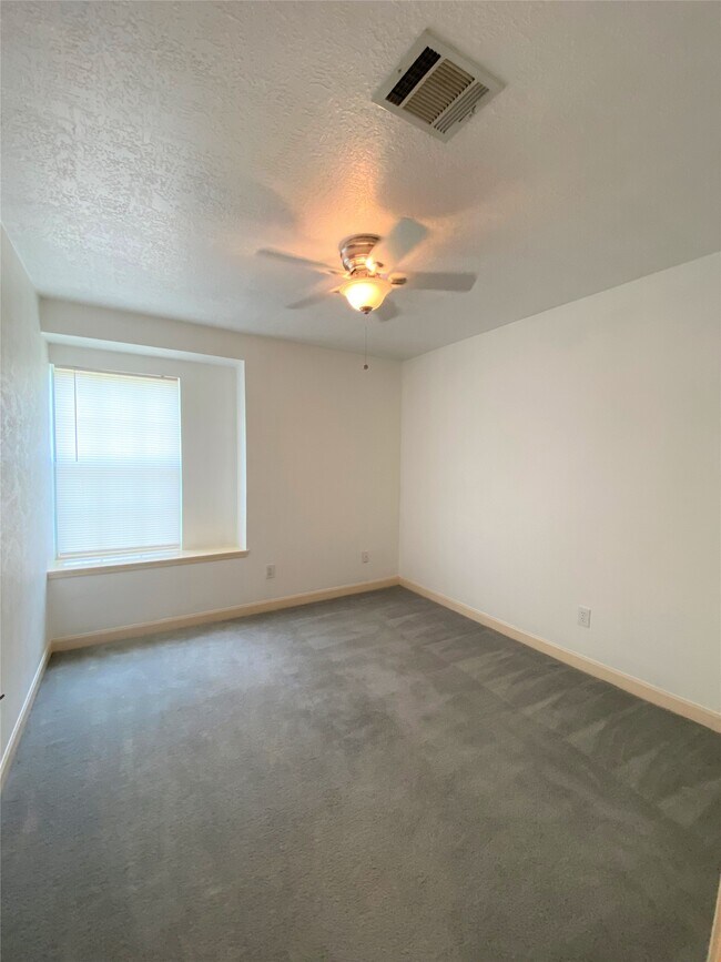 Building Photo - 6918 Springcrest Ct