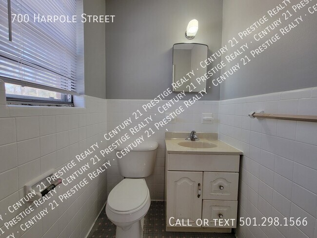 Building Photo - 700 Harpole St