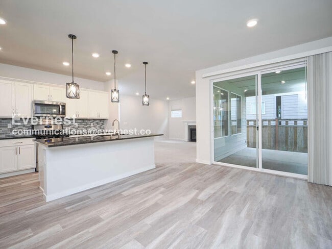 Building Photo - 33335 Crystal Ave SE