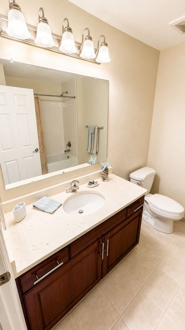 Building Photo - 1064 N Tamiami Trl