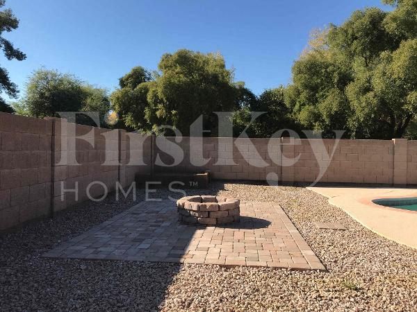 Building Photo - 4924 S Hazelton Ln