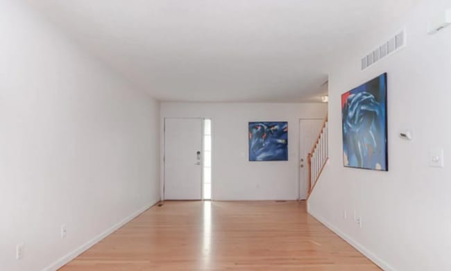 Building Photo - Spacious & Stylish 4-Bed, 4-Bath Townhome in Desirable North Normal