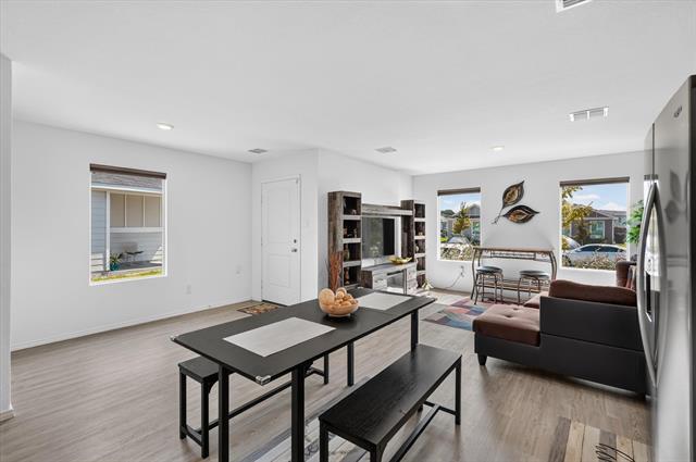 Building Photo - 6825 Sunbeam Cir