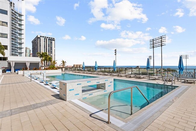 Building Photo - 301 1st St S