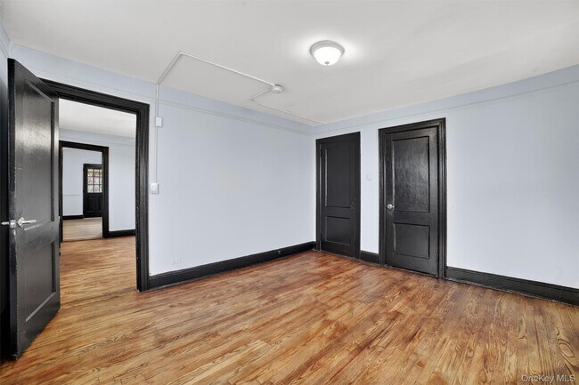 Building Photo - 364 Ashford Ave