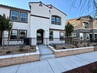 Building Photo - BRAND NEW 3 BED 2.5 BATH 2 CAR GARAGE TOWNHOUSE W/ LOFT IN CADENCE COMMUNITY