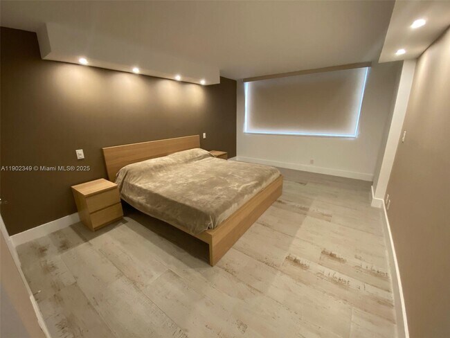 Building Photo - 3161 S Ocean Dr