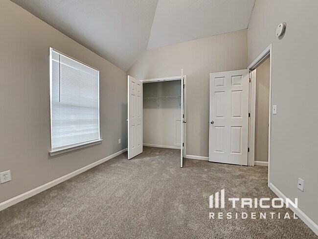 Building Photo - 724 Walton Dr