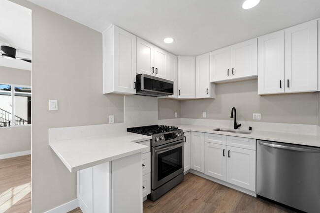 Building Photo - Beautifully Remodeled 1-Bedroom, 1-Bath wi...