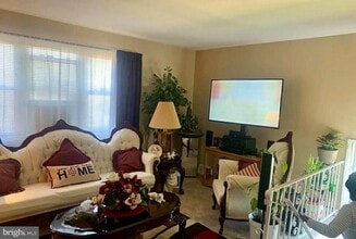 Building Photo - 7631 Algon Ave