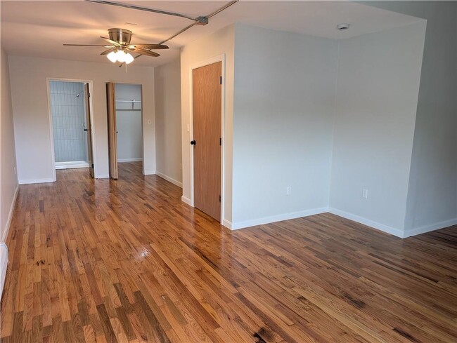 Building Photo - 420 Woodward Rd