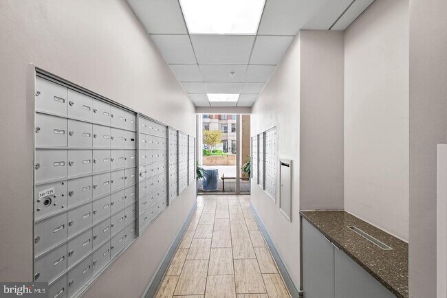 Building Photo - 3600 S Glebe Rd