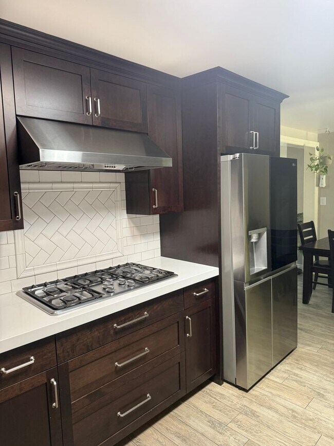 Building Photo - 1065 Del Moll Dr