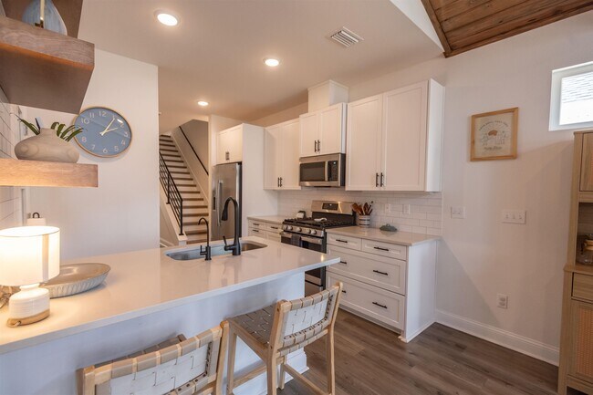 Building Photo - 1358 Landon Hills Dr