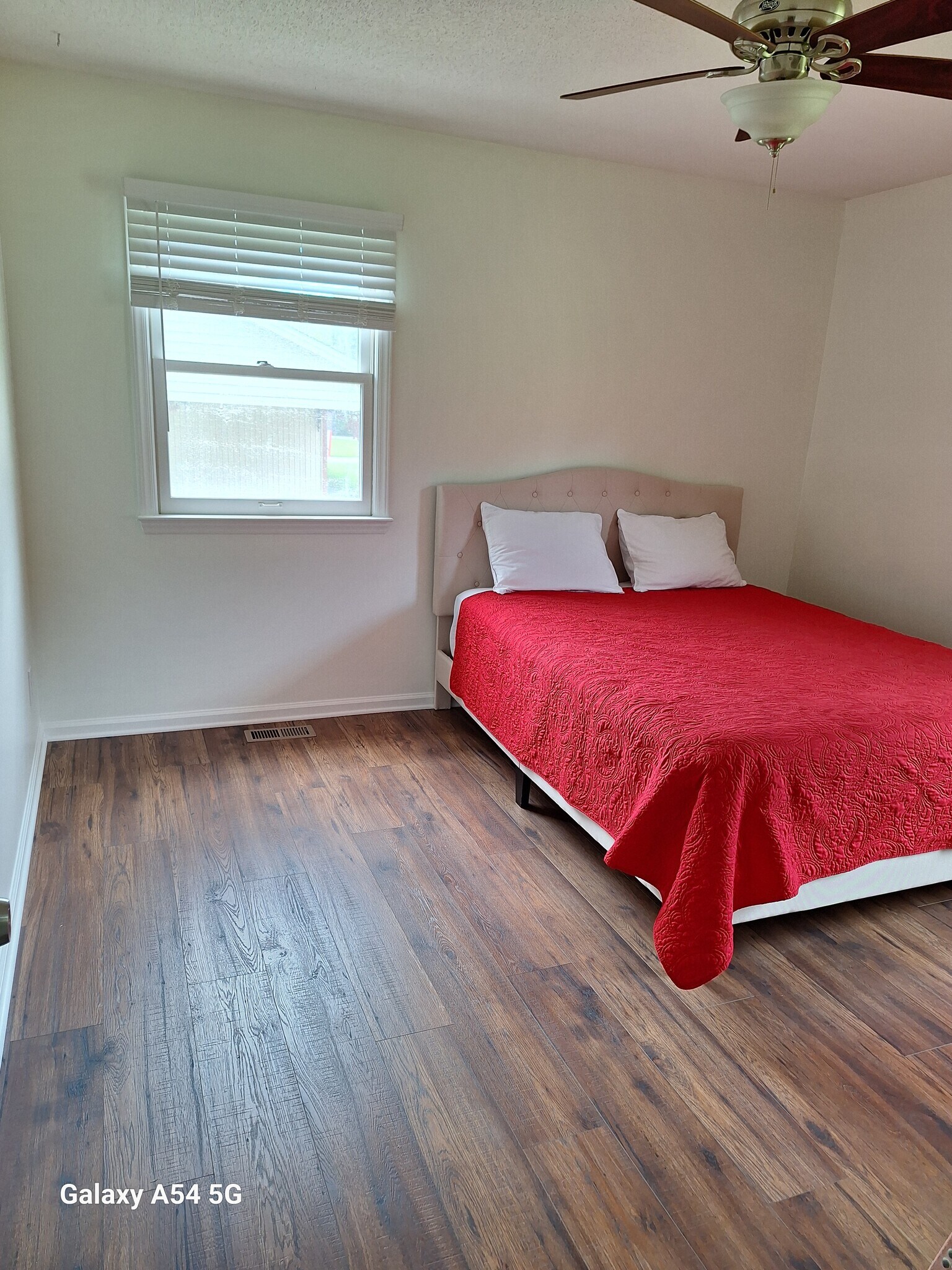 Bedroom 11x 12 - 4920 Mandel Rd