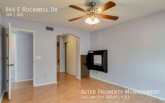 Building Photo - 866 E Rockwell Dr