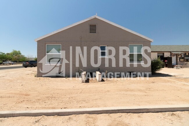 Building Photo - Cute and Cozy Apartment