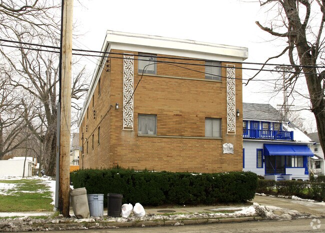 Building Photo - Beach Manor Apartments