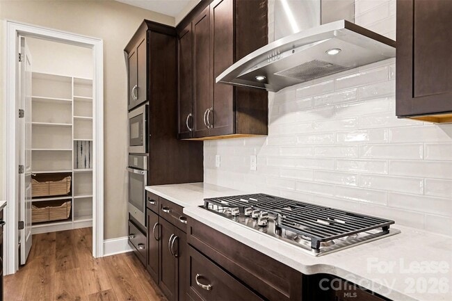 Building Photo - 2026 Lake Como Dr