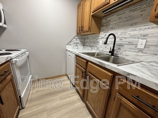 Building Photo - 1109 N 28th St