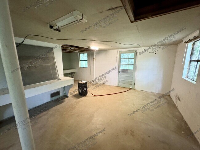 Building Photo - 1202 Garden Cir
