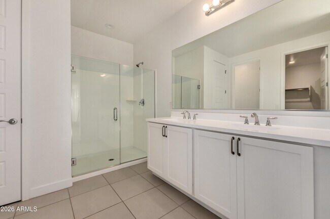 Building Photo - 2042 W Lariat Ln