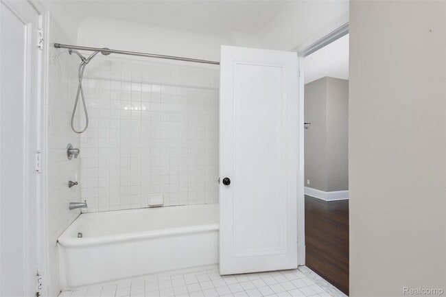 Building Photo - 2900 E Jefferson Ave