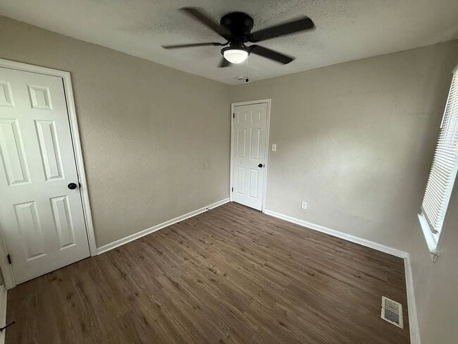 Building Photo - Fully Renovated Detroit Bungalow