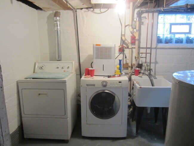 Building Photo - 3942 Emerson Ave N