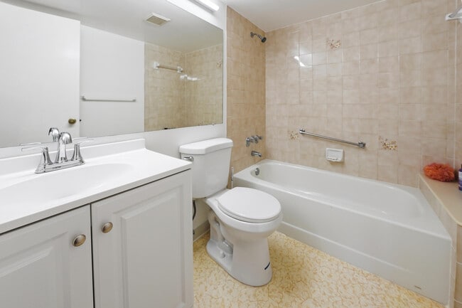 Building Photo - 801 Sky Pine Way